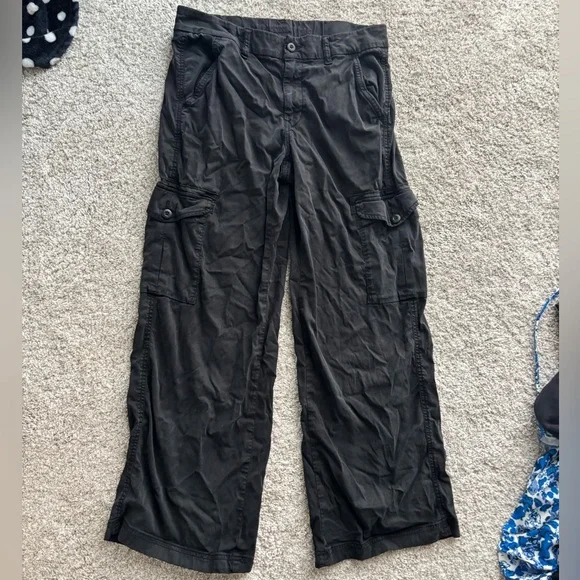 American Eagle Black Cargo Pants - Relaxed Fit - Picture 1 of 5